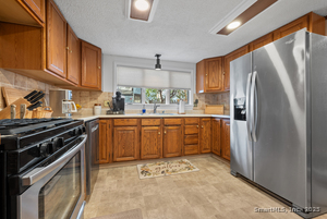 Homes for sale in Manchester, CT | 9 Cook St, Manchester, CT 06040 | MLS# 24139458