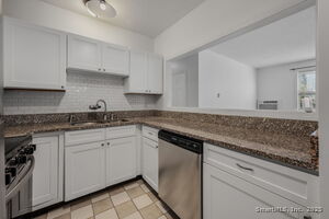 Homes for sale in New London, CT | 111 Niles Hill Rd #B, New London, CT 06320 | MLS# 24140954