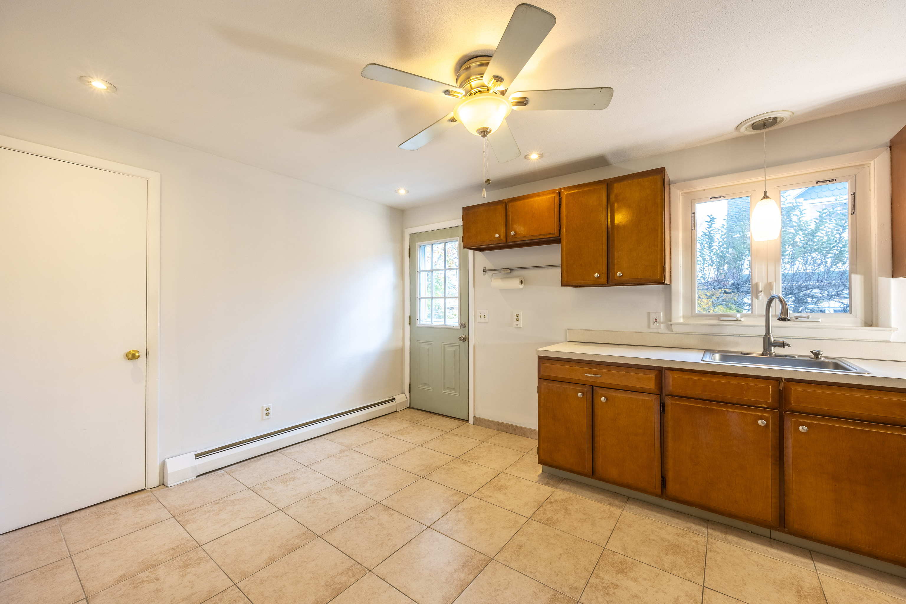 Photo 5 of 32 Marshall Street, Windsor, CT