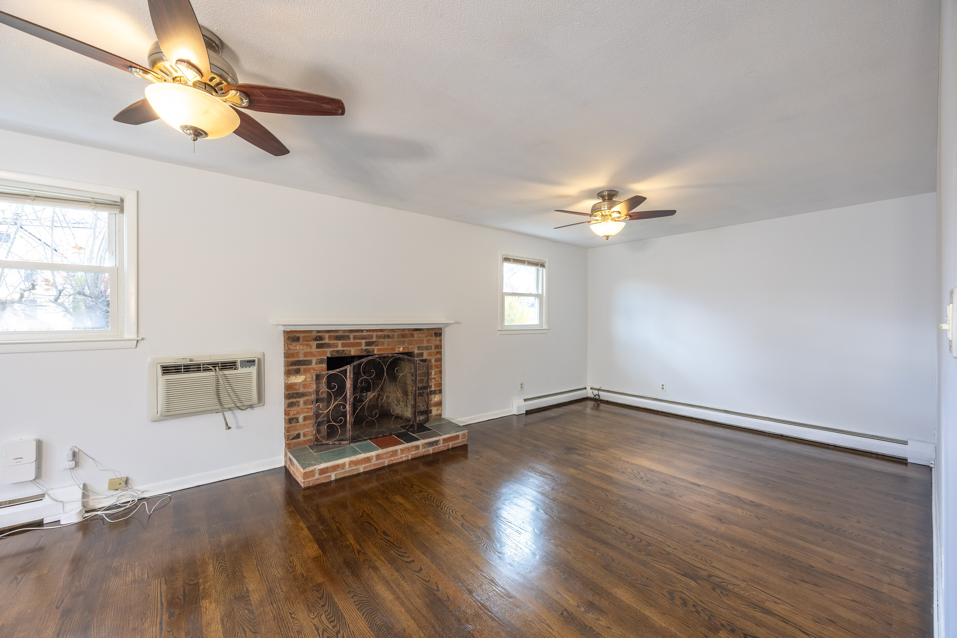 Photo 7 of 32 Marshall Street, Windsor, CT