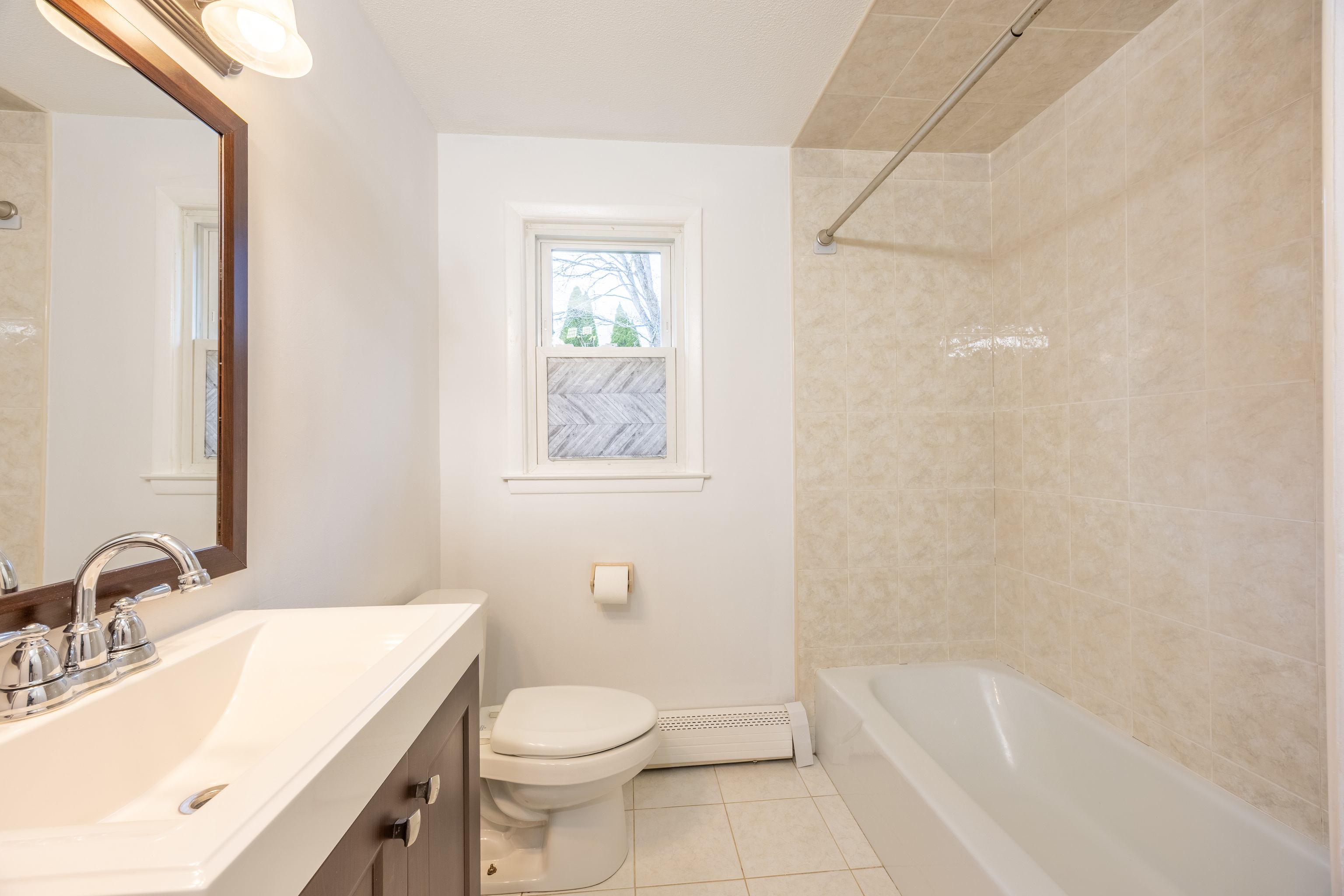 Photo 8 of 32 Marshall Street, Windsor, CT