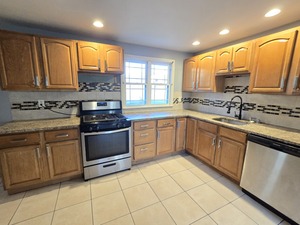 Homes for sale in East Hartford, CT | 207 Arnold Dr, East Hartford, CT 06108 | MLS# 24133915