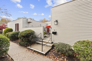 Homes for sale in Hamden, CT | 51 Charlton Hill Rd #51, Hamden, CT 06518 | MLS# 24141489