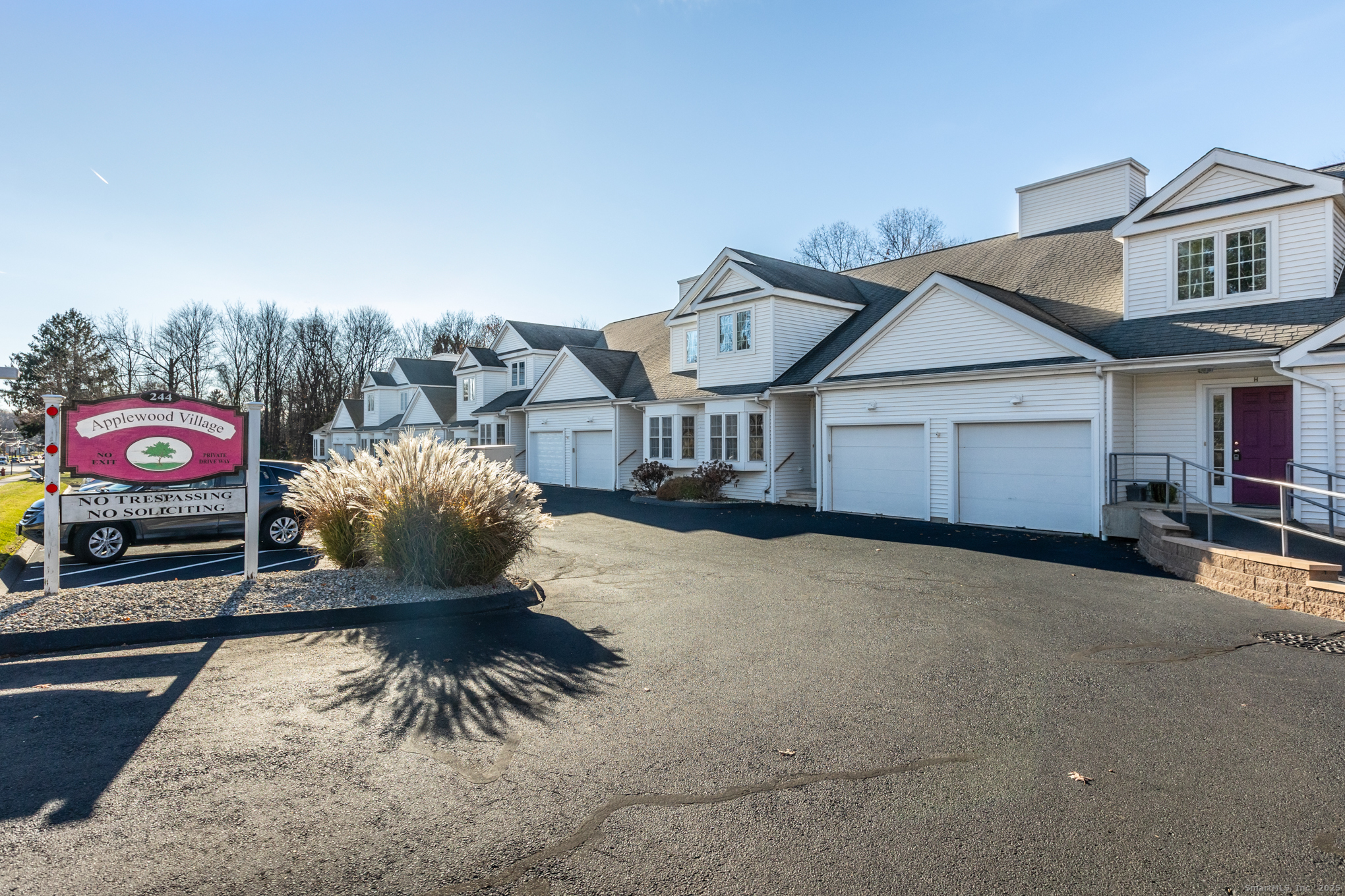 Homes for sale in Manchester, CT | 244 Oakland St #APT E, Manchester, CT 06042 | MLS# 24136115