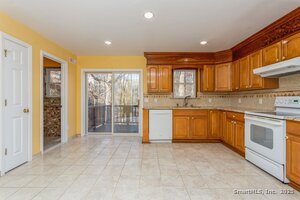 Homes for sale in Danbury, CT | 11 Scuppo Rd #204, Danbury, CT 06811 | MLS# 24140838