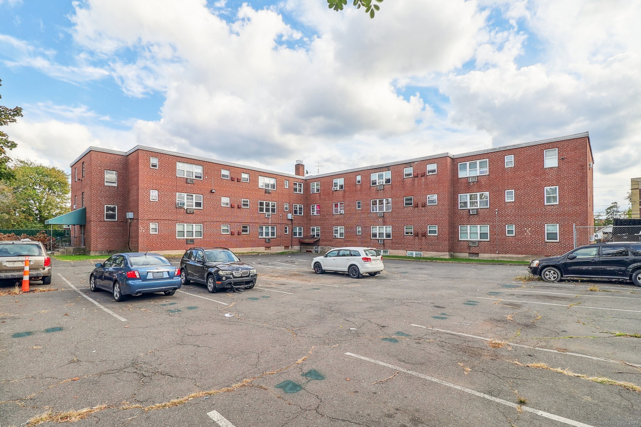 Homes for sale in Hartford, CT | 24 Merrill St #APT C1, Hartford, CT 06106 | MLS# 24141659