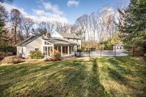 Homes for sale in Simsbury, CT | 9 Gretel Ln, Simsbury, CT 06070 | MLS# 24140708