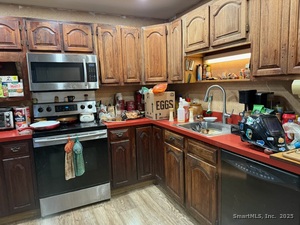 Homes for sale in Naugatuck, CT | 35 Monahan Ln, Naugatuck, CT 06770 | MLS# 24141470