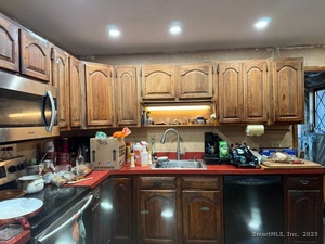 Homes for sale in Naugatuck, CT | 35 Monahan Ln, Naugatuck, CT 06770 | MLS# 24141470