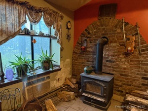 Homes for sale in Naugatuck, CT | 35 Monahan Ln, Naugatuck, CT 06770 | MLS# 24141470