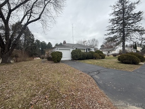 Homes for sale in Thompson, CT | 10 Topview Dr, Thompson, CT 06262 | MLS# 24141668