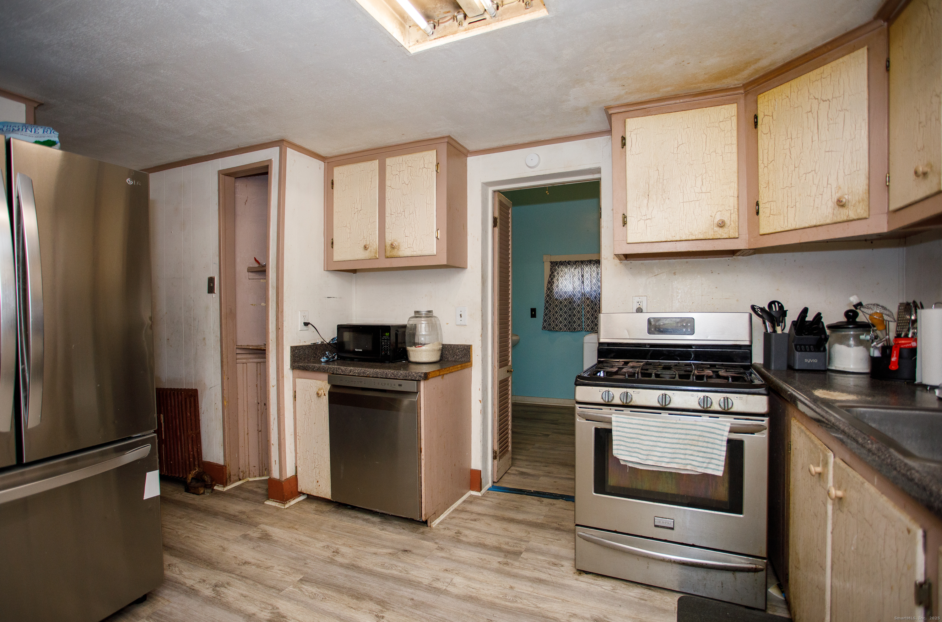 Photo 9 of 27 West Street, New London, CT