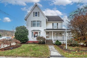 Homes for sale in New Milford, CT | 14 Elm St, New Milford, CT 06776 | MLS# 24141791