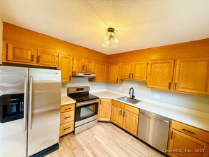 Homes for sale in Cromwell, CT | 58 Blackhaw Dr #58, Cromwell, CT 06416 | MLS# 24141844