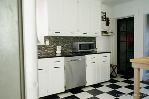 Homes for sale in Naugatuck, CT | 66 N Hoadley St, Naugatuck, CT 06770 | MLS# 24141478