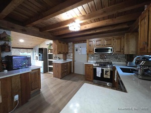 Homes for sale in Woodstock, CT | 145 Perrin Rd, Woodstock, CT 06281 | MLS# 24141872