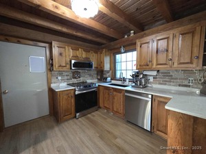 Homes for sale in Woodstock, CT | 145 Perrin Rd, Woodstock, CT 06281 | MLS# 24141872