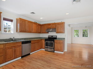 Homes for sale in Stamford, CT | 19 Stillwater Ave #APT E, Stamford, CT 06902 | MLS# 24141892