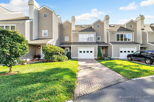 Homes for sale in Stratford, CT | 32 Harbour View Pl #32, Stratford, CT 06615 | MLS# 24141991