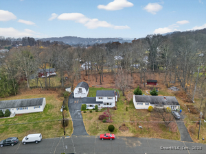 Homes for sale in Danbury, CT | 10 Valley Stream Dr, Danbury, CT 06811 | MLS# 24141926