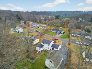 Homes for sale in Danbury, CT | 10 Valley Stream Dr, Danbury, CT 06811 | MLS# 24141926