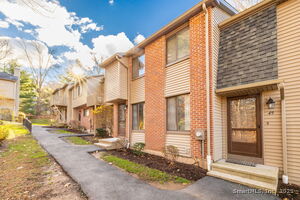 Homes for sale in Glastonbury, CT | 47 Conestoga Way #47, Glastonbury, CT 06033 | MLS# 24141094