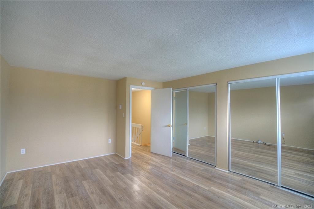 528 Shennecossett Road 14