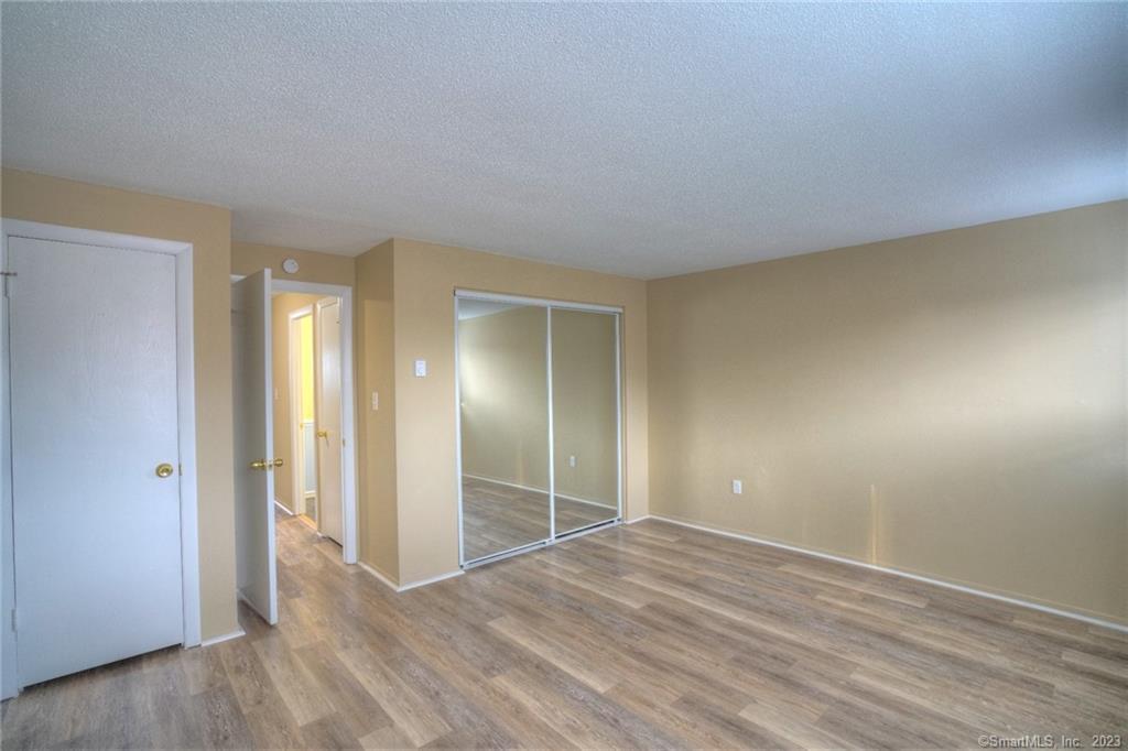 528 Shennecossett Road 14