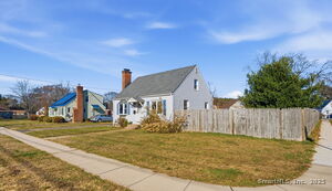 Homes for sale in Manchester, CT | 43 Salem Rd, Manchester, CT 06040 | MLS# 24141653