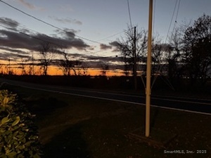 Homes for sale in Stratford, CT | 559 Oak Bluff Ave, Stratford, CT 06615 | MLS# 24141761