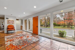 Homes for sale in Stamford, CT | 88 Starin Dr, Stamford, CT 06902 | MLS# 24138826