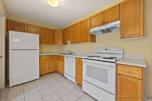 Homes for sale in Waterbury, CT | 92 Hamden Ave #APT 4, Waterbury, CT 06704 | MLS# 24141442
