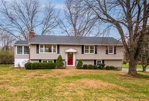 Homes for sale in Ridgefield, CT | 7 Finch Dr, Ridgefield, CT 06877 | MLS# 24142187