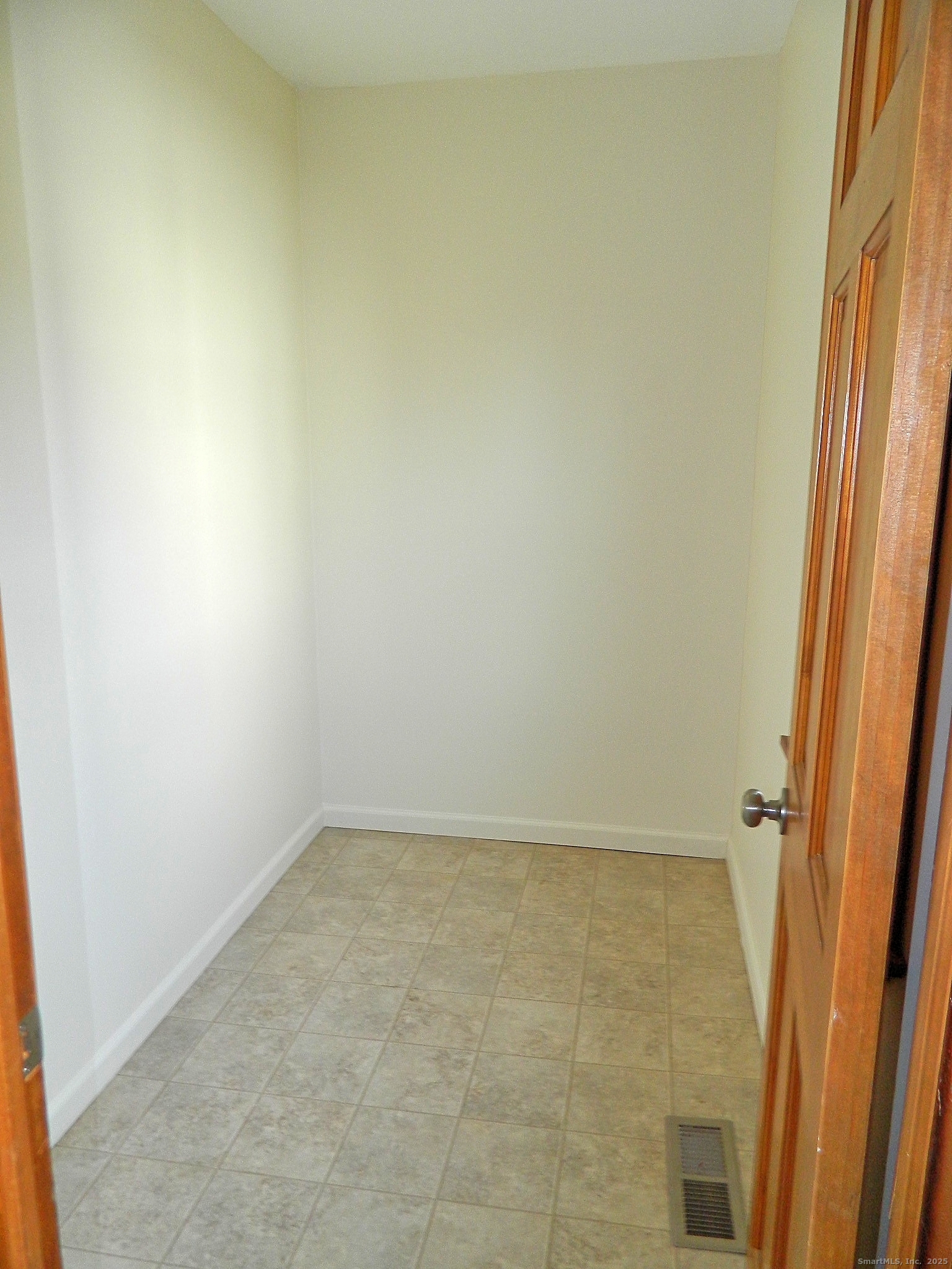 191 Bradley Avenue photo 9