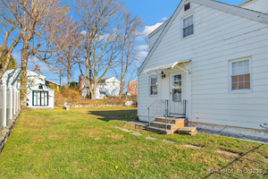 Homes for sale in Stamford, CT | 28 Aquila Rd, Stamford, CT 06902 | MLS# 24141322