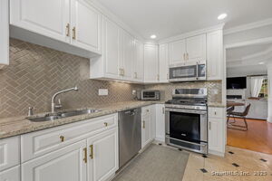 Homes for sale in Fairfield, CT | 76 Hilary Cir #76, Fairfield, CT 06825 | MLS# 24142426