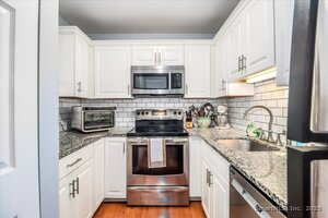 Homes for sale in Monroe, CT | 107 Hidden Knolls Cir #107, Monroe, CT 06468 | MLS# 24142444