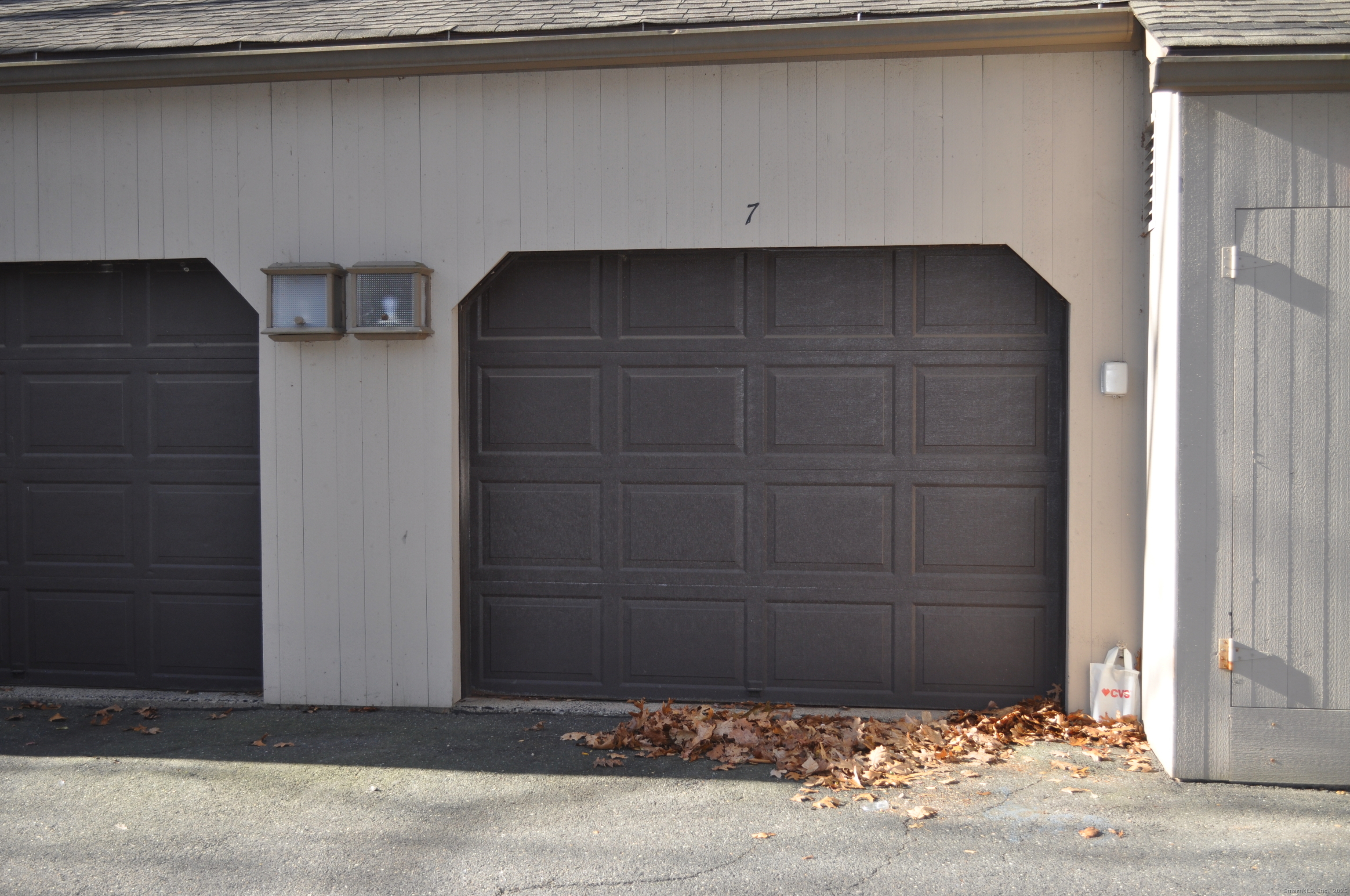 Homes for sale in Avon, CT | 7 Chestnut Dr #7, Avon, CT 06001 | MLS# 24142487