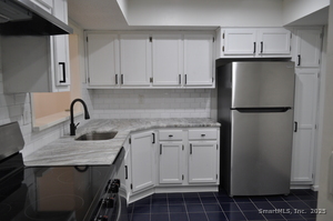 Homes for sale in Avon, CT | 7 Chestnut Dr #7, Avon, CT 06001 | MLS# 24142487