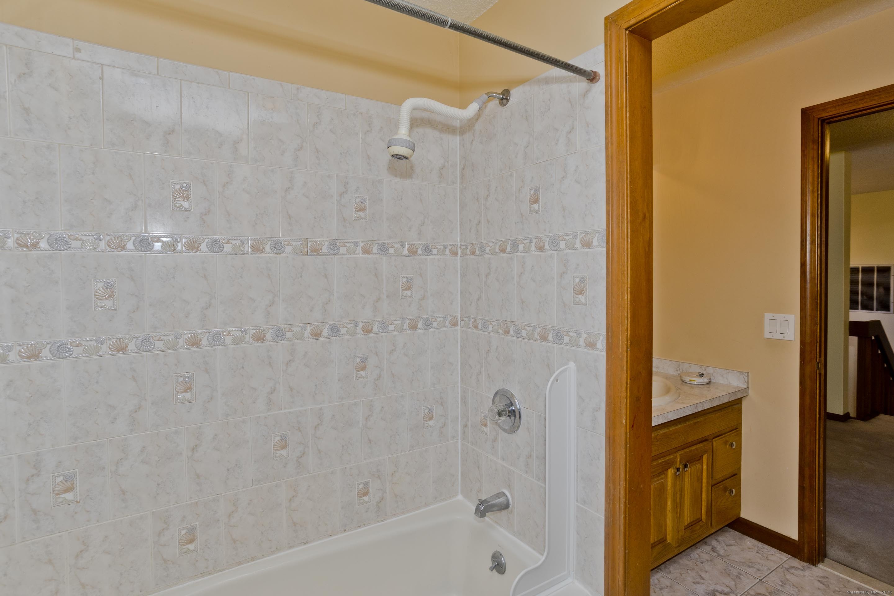 Homes for sale in Bloomfield, CT | 29 Privilege Rd, Bloomfield, CT 06002 | MLS# 24138301