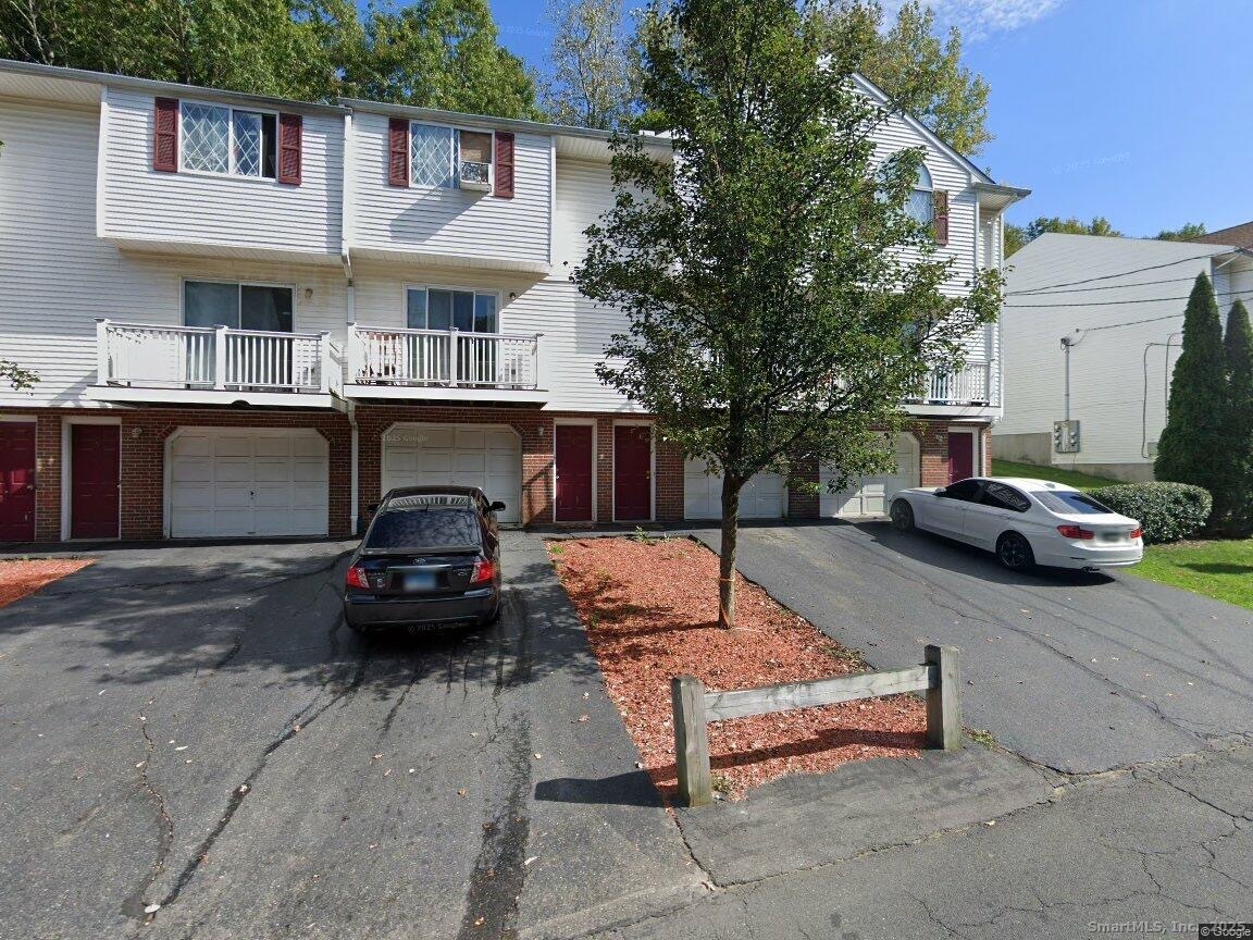 Homes for sale in Waterbury, CT | 176 Lincoln St #APT 3, Waterbury, CT 06710 | MLS# 24142709