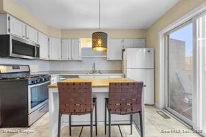 Homes for sale in Stamford, CT | 48 Strawberry Hill Ave #11, Stamford, CT 06902 | MLS# 24141886