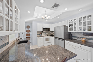 Homes for sale in Trumbull, CT | 7 Manor Dr, Trumbull, CT 06611 | MLS# 24142702