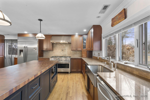 Homes for sale in Trumbull, CT | 57 Gray Rock Rd, Trumbull, CT 06611 | MLS# 24142868