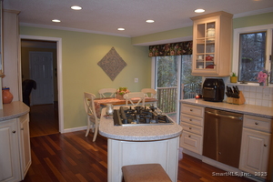 Homes for sale in Avon, CT | 4 Tanglewood Dr, Avon, CT 06001 | MLS# 24142636