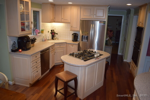 Homes for sale in Avon, CT | 4 Tanglewood Dr, Avon, CT 06001 | MLS# 24142636