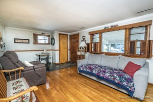 Homes for sale in Wallingford, CT | 19 Carriage Dr, Wallingford, CT 06492 | MLS# 24142510