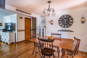 Homes for sale in Wallingford, CT | 19 Carriage Dr, Wallingford, CT 06492 | MLS# 24142510