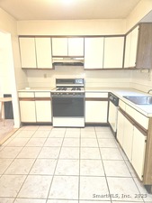 Homes for sale in Bloomfield, CT | 38 Sutton Pl #38, Bloomfield, CT 06002 | MLS# 24142723