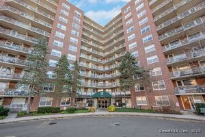 Homes for sale in Stamford, CT | 71 Strawberry Hill Ave #APT 118, Stamford, CT 06902 | MLS# 24141473